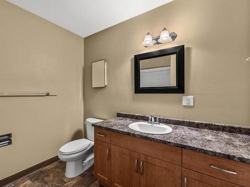 37-1750 Summit Drive, Kamloops, BC - Indoor Photo Showing Bathroom