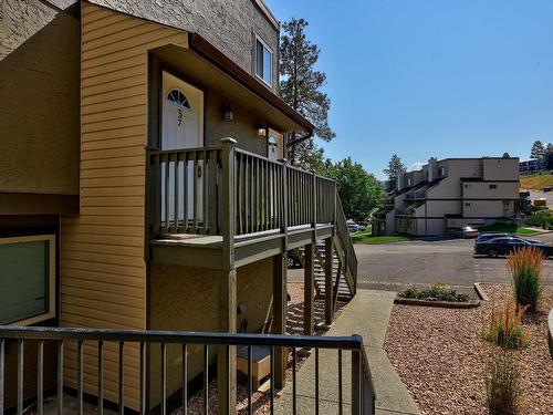 37-1750 Summit Drive, Kamloops, BC - Outdoor With Exterior