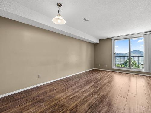 37-1750 Summit Drive, Kamloops, BC - Indoor Photo Showing Other Room