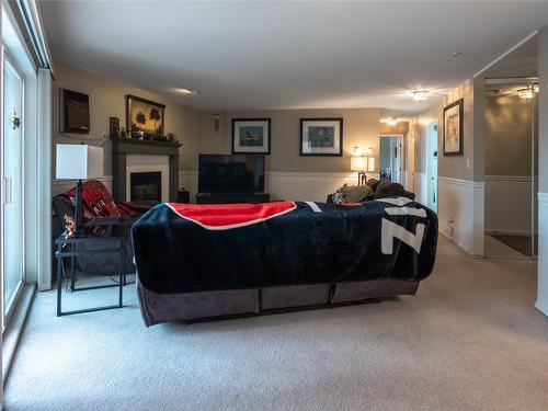 303-1750 Atkinson Street, Penticton, BC - Indoor Photo Showing Living Room With Fireplace