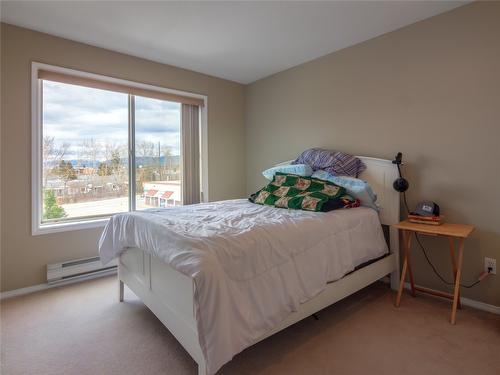 303-1750 Atkinson Street, Penticton, BC - Indoor Photo Showing Bedroom