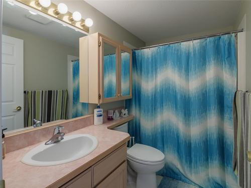 303-1750 Atkinson Street, Penticton, BC - Indoor Photo Showing Bathroom