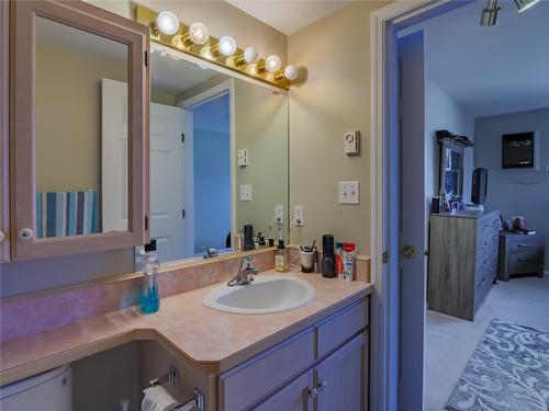 303-1750 Atkinson Street, Penticton, BC - Indoor Photo Showing Bathroom