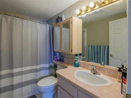 303-1750 Atkinson Street, Penticton, BC - Indoor Photo Showing Bathroom