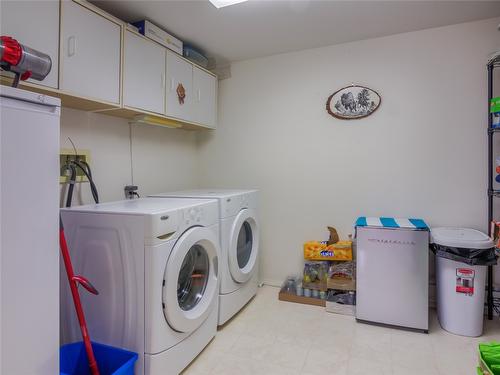 303-1750 Atkinson Street, Penticton, BC - Indoor Photo Showing Laundry Room