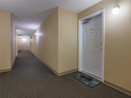 303-1750 Atkinson Street, Penticton, BC - Indoor Photo Showing Other Room