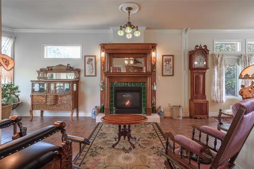 2905 Rosedale Avenue, Armstrong, BC - Indoor Photo Showing Living Room With Fireplace