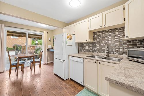 22-750 Badke Road, Kelowna, BC - Indoor Photo Showing Kitchen With Double Sink