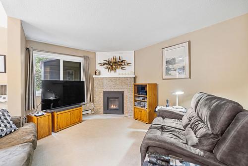 22-750 Badke Road, Kelowna, BC - Indoor Photo Showing Living Room With Fireplace