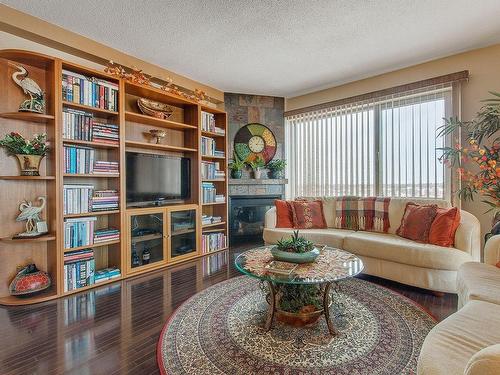 Salon - 801-4500 Ch. Des Cageux, Laval (Chomedey), QC - Indoor Photo Showing Living Room