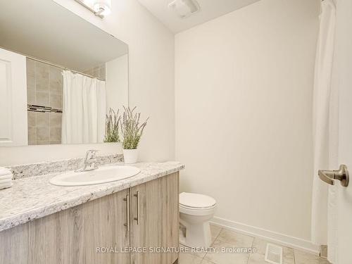 1557 Labine Pt, Milton, ON - Indoor Photo Showing Bathroom