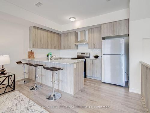 1557 Labine Pt, Milton, ON - Indoor Photo Showing Kitchen