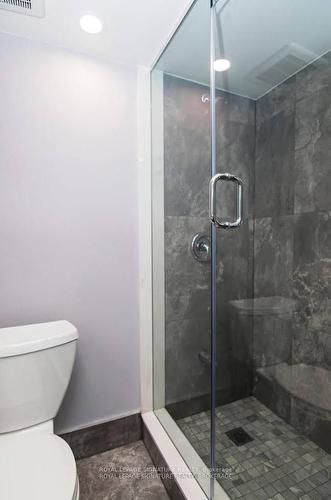 827 Stainton Dr, Mississauga, ON - Indoor Photo Showing Bathroom