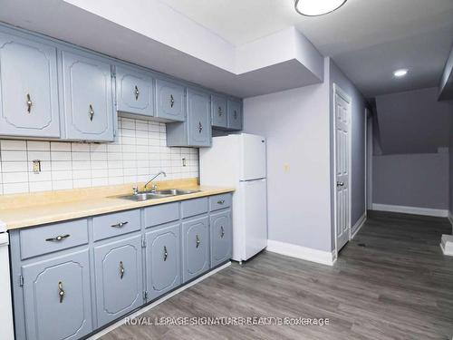 827 Stainton Dr, Mississauga, ON - Indoor Photo Showing Kitchen With Double Sink