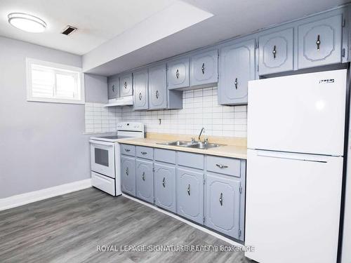 827 Stainton Dr, Mississauga, ON - Indoor Photo Showing Kitchen With Double Sink