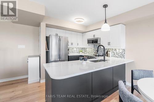 22 Joseph Trail, Collingwood, ON - Indoor Photo Showing Kitchen With Upgraded Kitchen