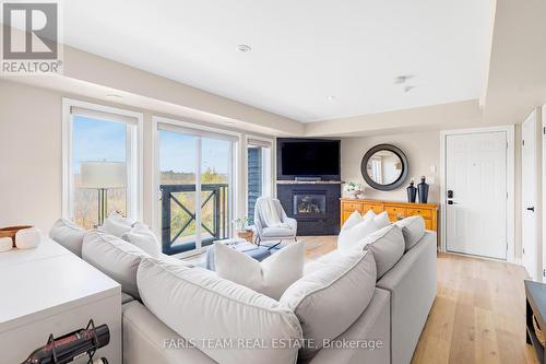 22 Joseph Trail, Collingwood, ON - Indoor Photo Showing Living Room With Fireplace