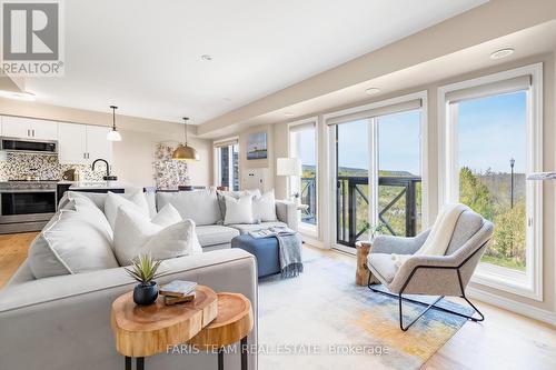 22 Joseph Trail, Collingwood, ON - Indoor Photo Showing Living Room