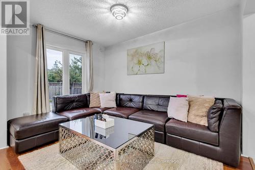 2526 Willowburne Drive, Mississauga, ON - Indoor Photo Showing Living Room