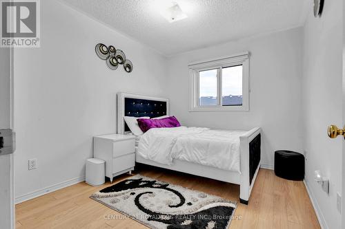 2526 Willowburne Drive, Mississauga, ON - Indoor Photo Showing Bedroom