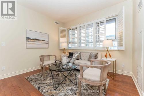 508 - 399 Elizabeth Street, Burlington, ON - Indoor Photo Showing Living Room