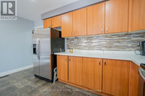 27 Denison Avenue W, Brampton, ON - Indoor Photo Showing Kitchen