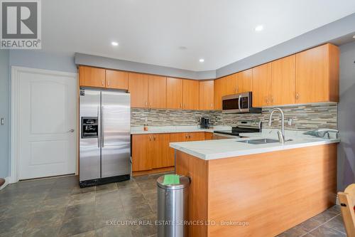 27 Denison Avenue W, Brampton, ON - Indoor Photo Showing Kitchen With Stainless Steel Kitchen With Double Sink