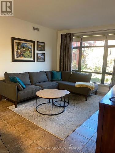 448 - 654 Cook Road, Kelowna, BC - Indoor Photo Showing Living Room