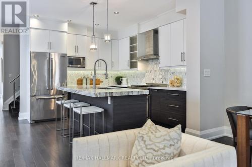 194 Erskine Avenue, Toronto, ON - Indoor Photo Showing Kitchen With Upgraded Kitchen