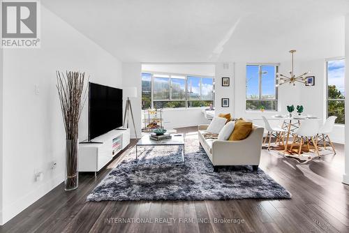 201 - 250 Queens Quay W, Toronto, ON - Indoor Photo Showing Living Room