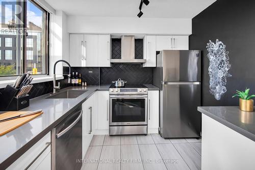 201 - 250 Queens Quay W, Toronto, ON - Indoor Photo Showing Kitchen