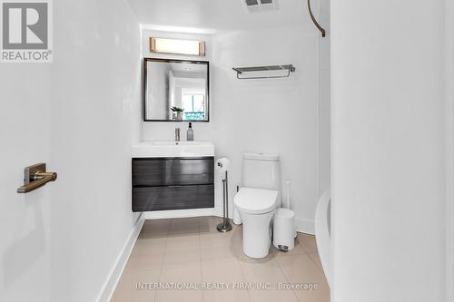 201 - 250 Queens Quay W, Toronto, ON - Indoor Photo Showing Bathroom