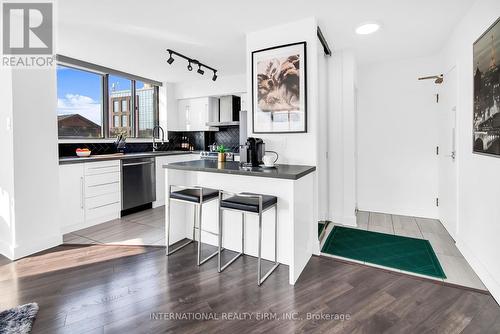 201 - 250 Queens Quay W, Toronto, ON - Indoor Photo Showing Kitchen