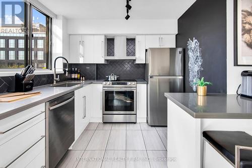 201 - 250 Queens Quay W, Toronto, ON - Indoor Photo Showing Kitchen