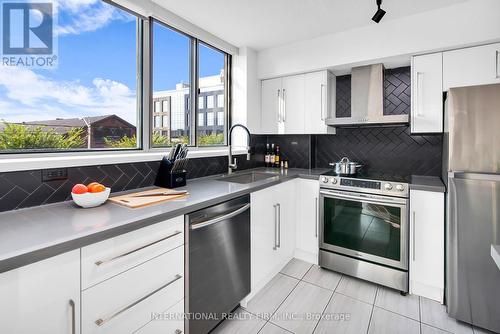 201 - 250 Queens Quay W, Toronto, ON - Indoor Photo Showing Kitchen