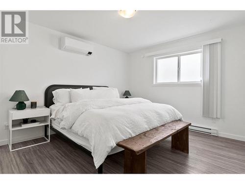 751 Francis Avenue, Kelowna, BC - Indoor Photo Showing Bedroom