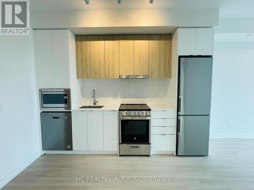 B1001 - 50 Upper Mall Way, Vaughan, ON - Indoor Photo Showing Kitchen