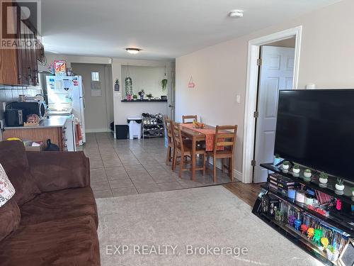 203 Grove Street, Norfolk (Simcoe), ON - Indoor Photo Showing Living Room