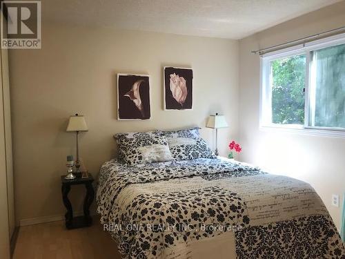 15 Newlands Avenue, Georgina, ON - Indoor Photo Showing Bedroom