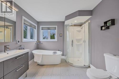 23 Pepin Court, Barrie, ON - Indoor Photo Showing Bathroom