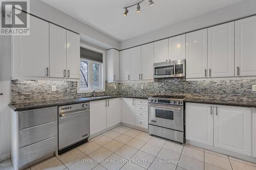 23 Pepin Court, Barrie, ON - Indoor Photo Showing Kitchen With Upgraded Kitchen