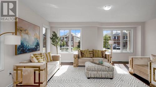 44 Wannamaker Crescent, Cambridge, ON - Indoor Photo Showing Living Room