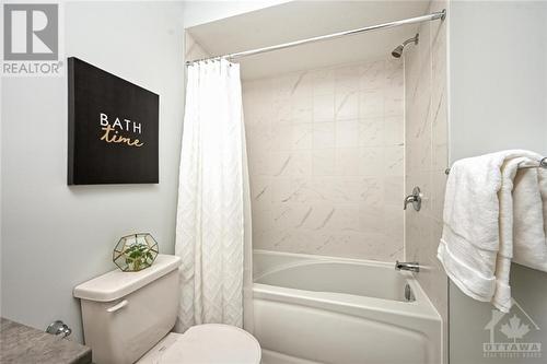 2020 Leinster Circle, Ottawa, ON - Indoor Photo Showing Bathroom