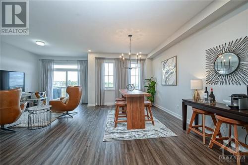 2020 Leinster Circle, Ottawa, ON - Indoor Photo Showing Living Room