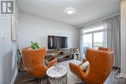 2020 Leinster Circle, Ottawa, ON - Indoor Photo Showing Living Room