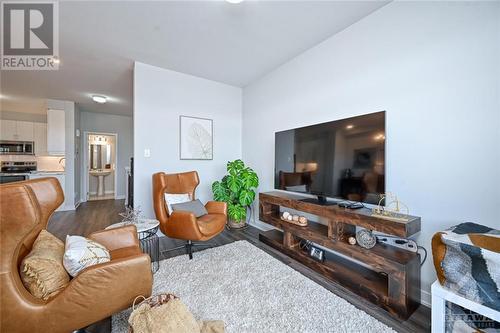 2020 Leinster Circle, Ottawa, ON - Indoor Photo Showing Living Room