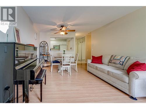 3320 Centennial Drive Unit# 409, Vernon, BC - Indoor Photo Showing Living Room