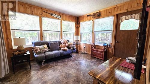 328 Dyer'S Bay Road, Miller Lake, ON - Indoor Photo Showing Living Room