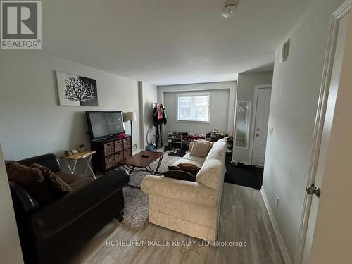 64 - 7768 Ascot Circle, Niagara Falls, ON - Indoor Photo Showing Living Room