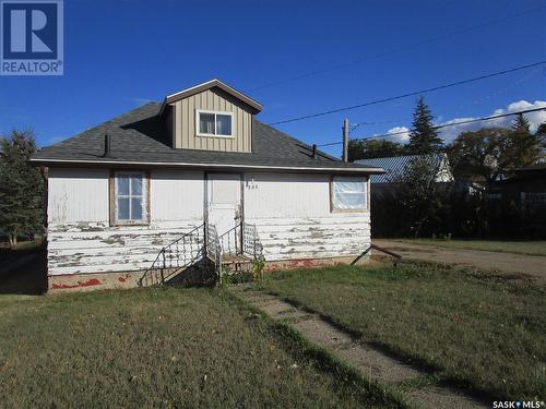 705 2Nd Street W, Assiniboia, SK - Outdoor